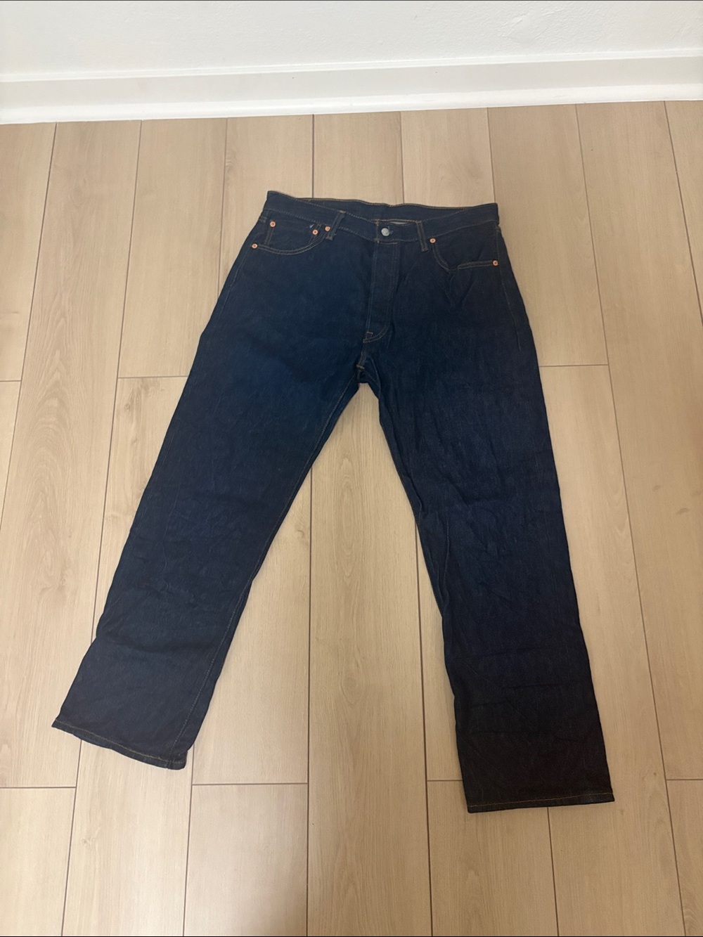 Dark blue Levi’s 501s sz:36/32